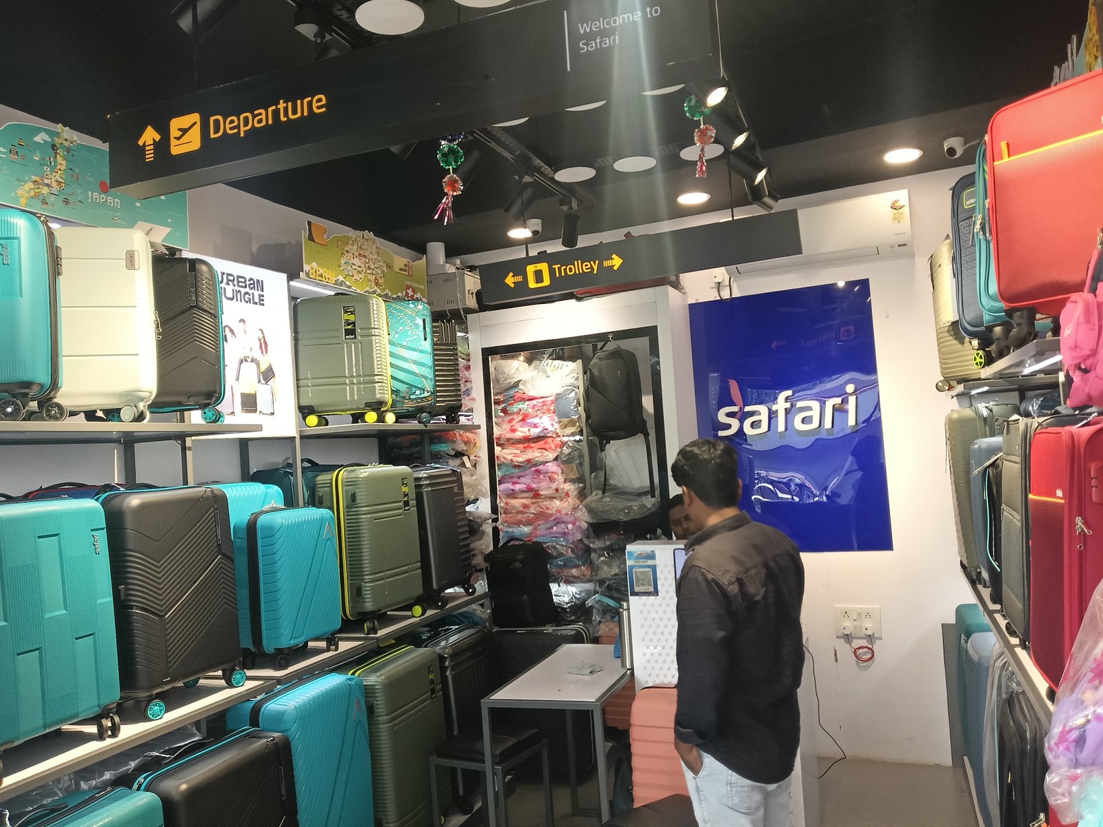 Ground floor commercial space for rent in hitech City