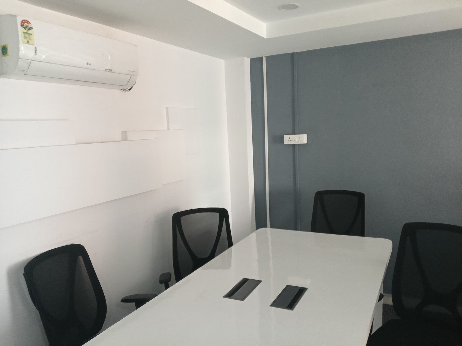 Office space for rent in Madhapur With Furniture