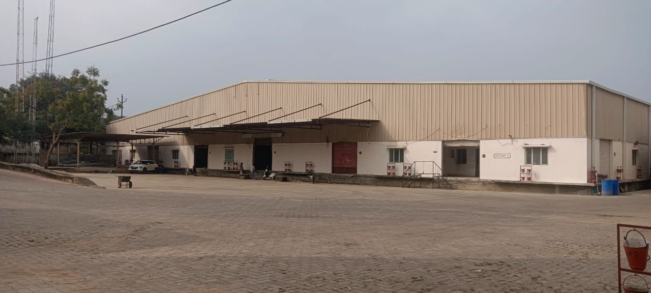Godown / Warehouse with 1,65,000 sq ft For Rent in Knadlakoya 2km from ORR Exist 6