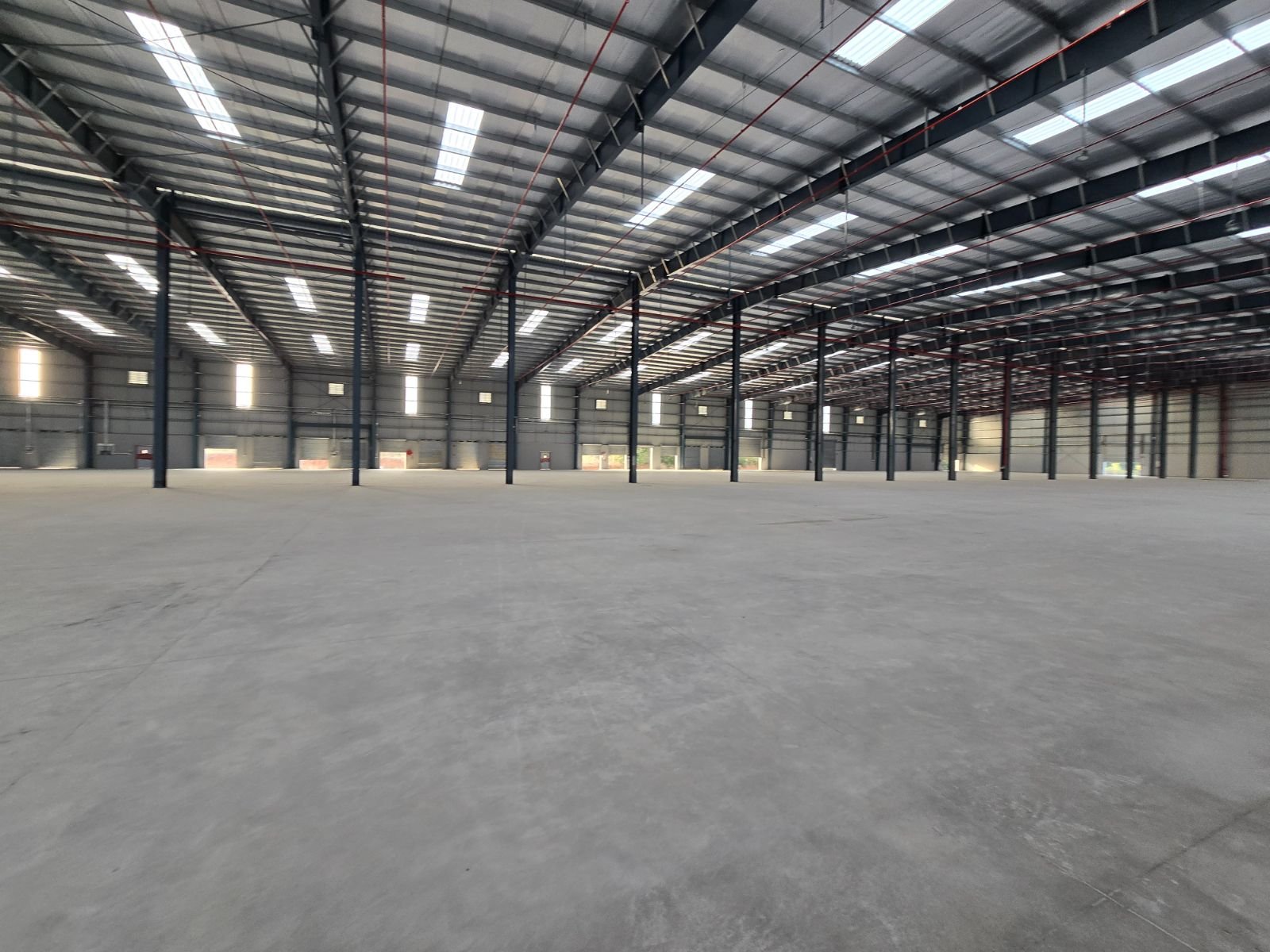 1  Lakh Sq Ft A-Grade Warehouse for Rent