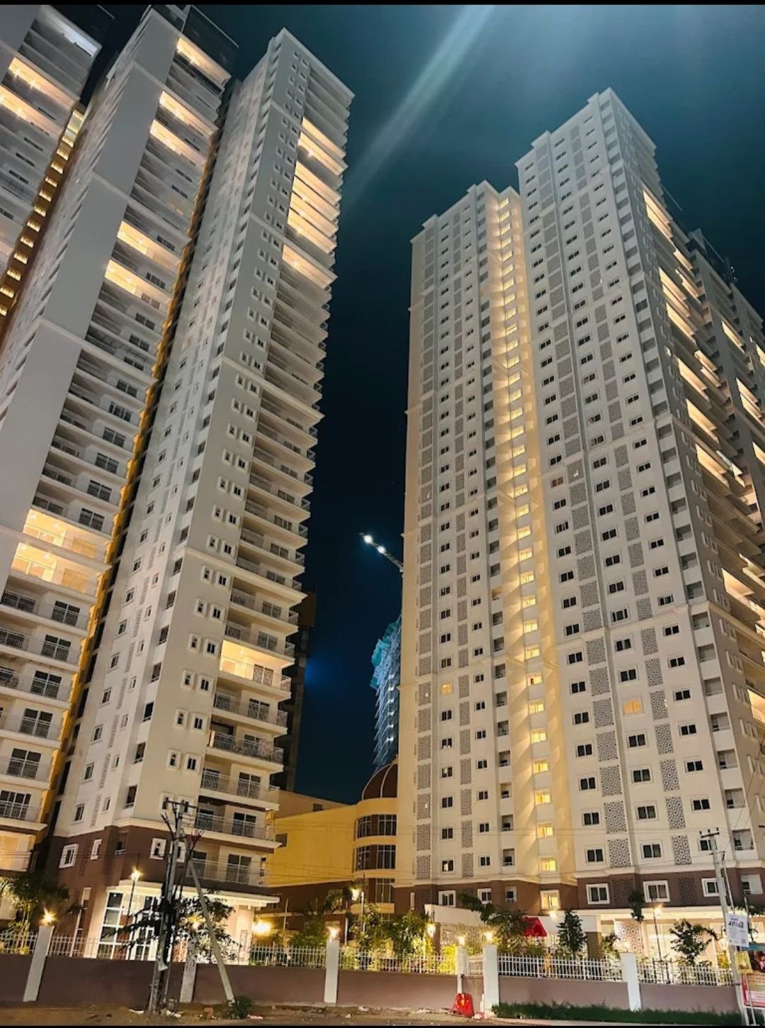 Prestige Beverly Hills Gated Community Flat For Sale